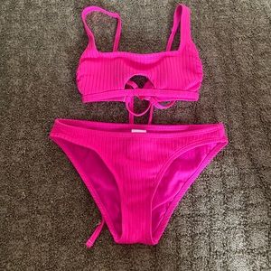 🌸5 FOR 25🌸. Pink Bikini with key hole.
